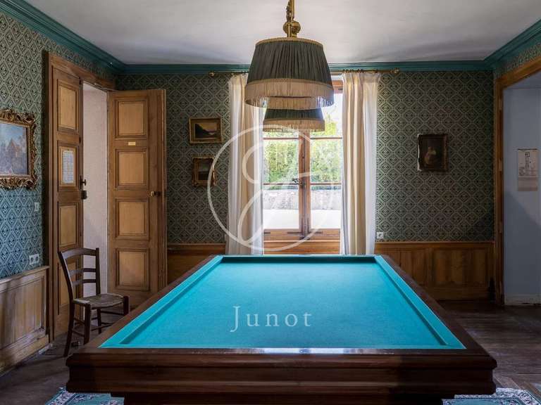 Château Avallon - 25 chambres - 1700m²