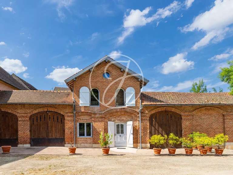 Château Avallon - 25 chambres - 1700m²