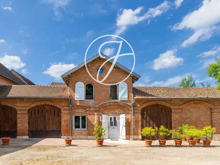 Château Avallon - 25 chambres - 1700m²