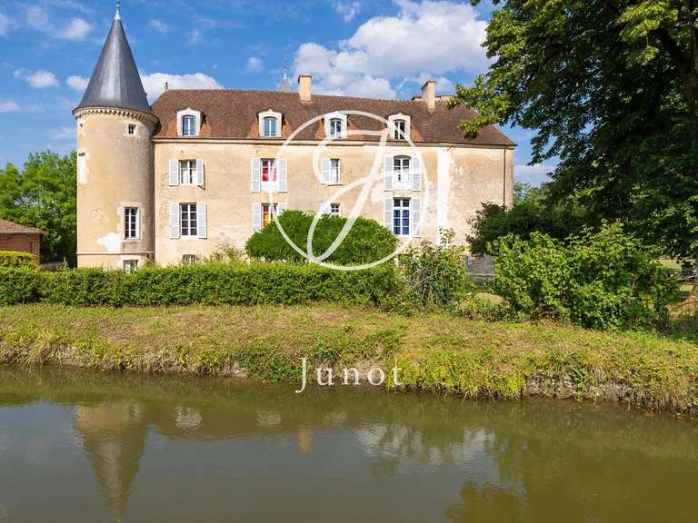 Château Avallon - 25 chambres - 1700m²