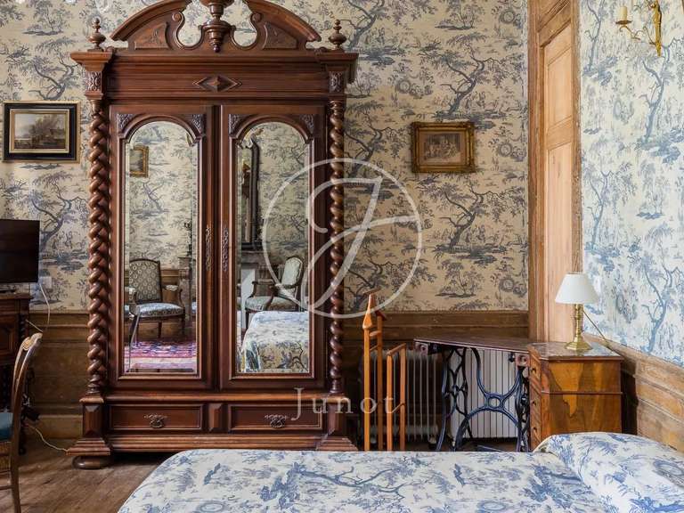 Château Avallon - 25 chambres - 1700m²