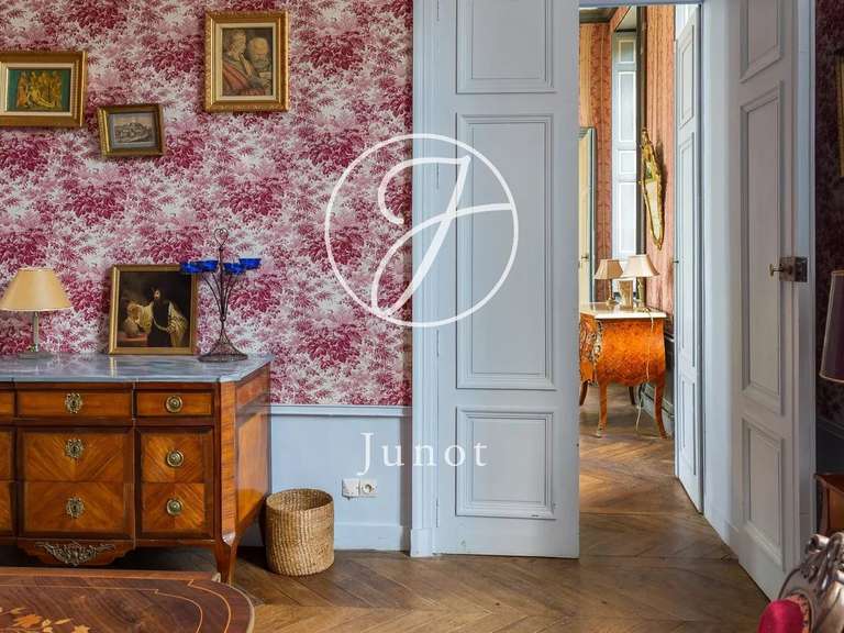 Château Avallon - 25 chambres - 1700m²