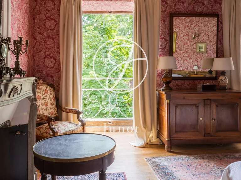 Château Avallon - 25 chambres - 1700m²