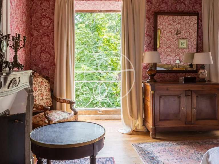 Château Avallon - 25 chambres - 1700m²