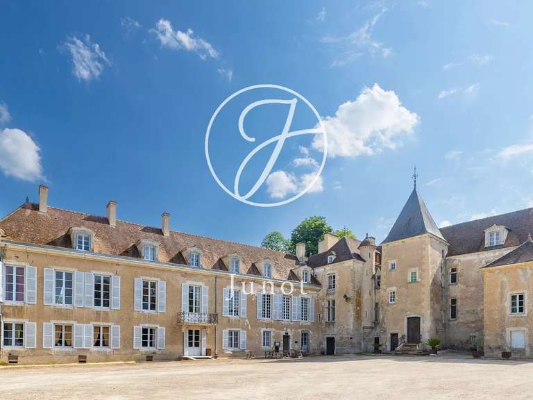 Château Avallon - 25 chambres - 1700m²