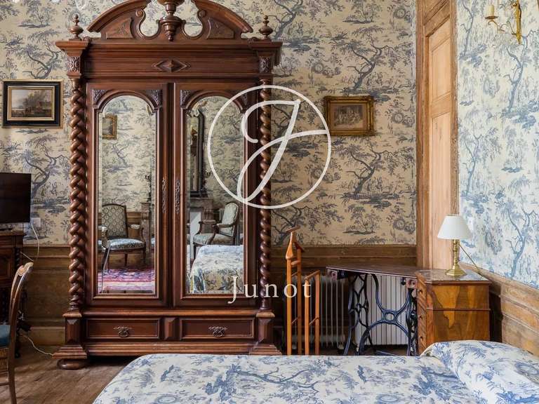 Château Avallon - 25 chambres - 1700m²