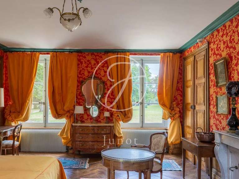 Château Avallon - 25 chambres - 1700m²