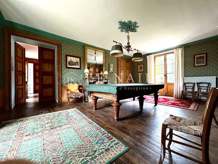 Château Avallon - 25 chambres - 1500m²