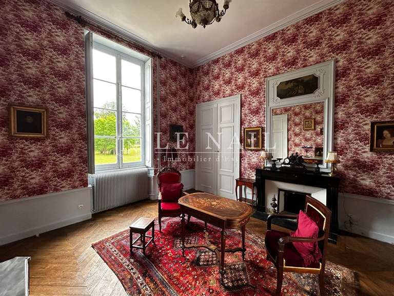 Château Avallon - 25 chambres - 1500m²