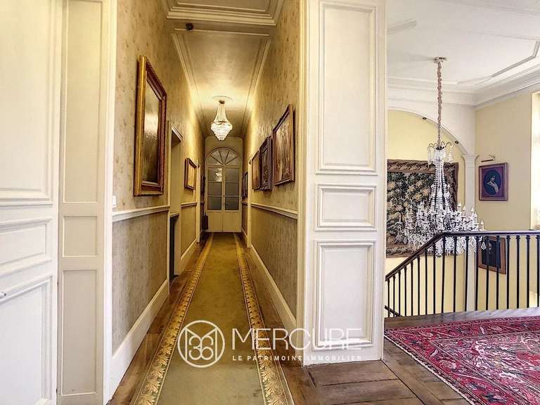 Château Avesnes-sur-Helpe - 2000m²