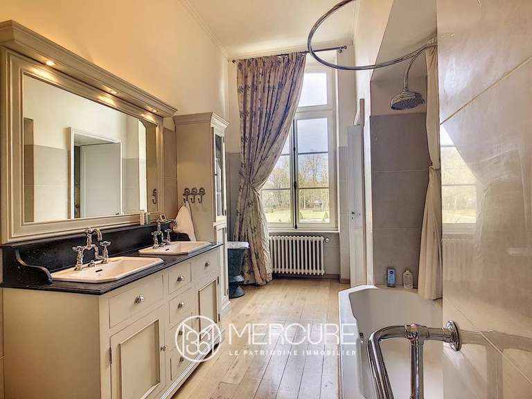 Château Avesnes-sur-Helpe - 2000m²