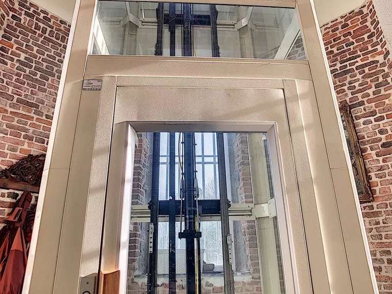 Château Avesnes-sur-Helpe - 2000m²