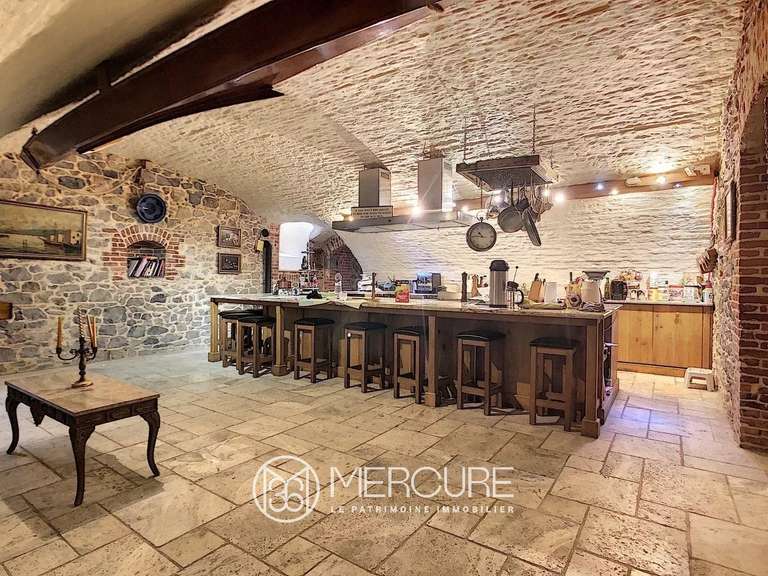 Château Avesnes-sur-Helpe - 2000m²