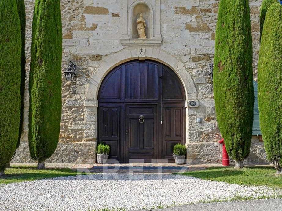 House Avignon