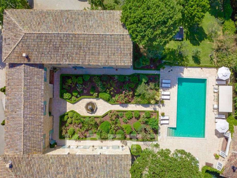 House Avignon