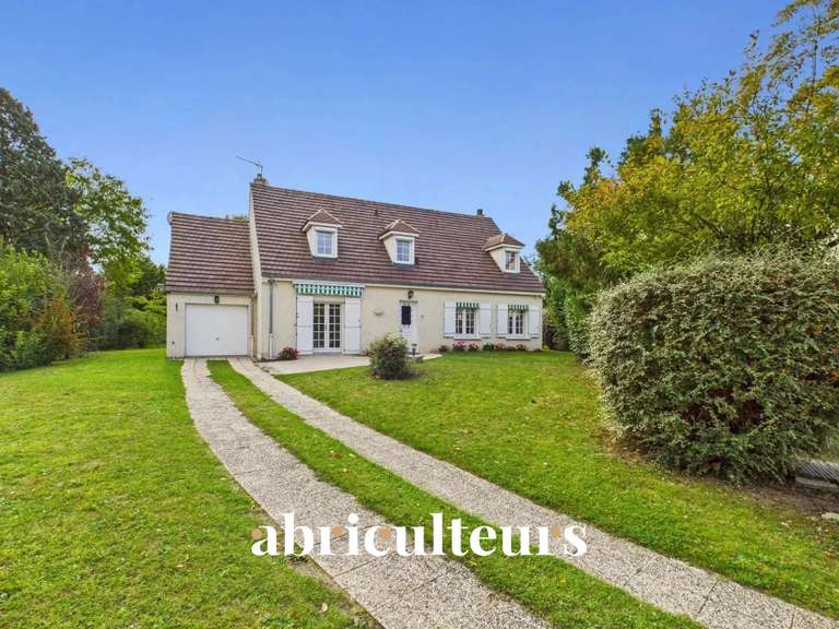 Maison Avilly-Saint-Léonard - 4 chambres - 145m²