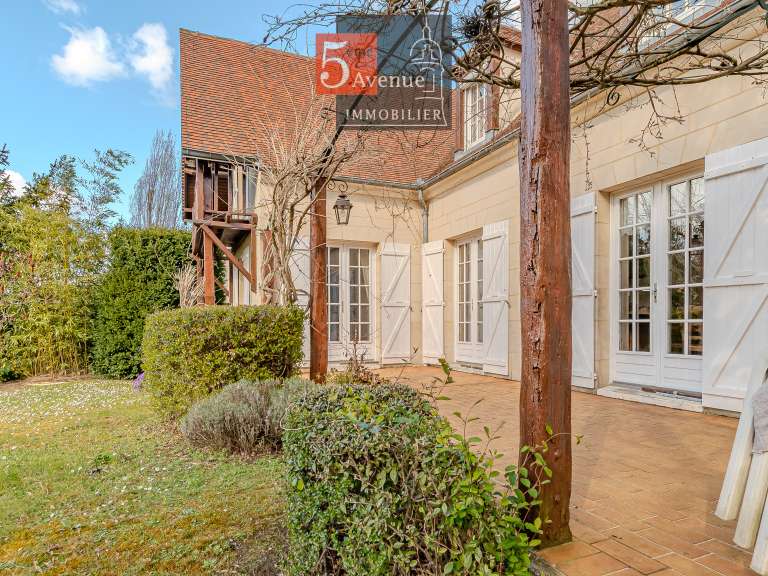 Maison Avilly-Saint-Léonard - 5 chambres - 160m²