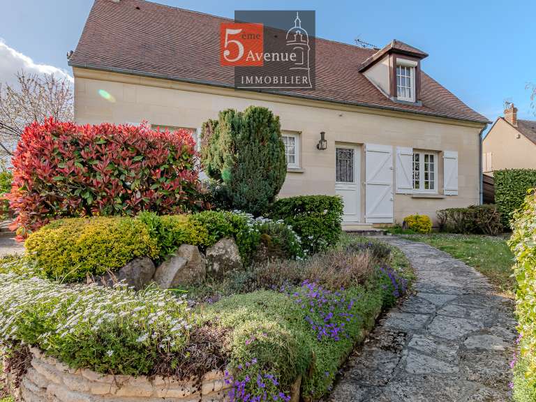 Maison Avilly-Saint-Léonard - 5 chambres - 160m²