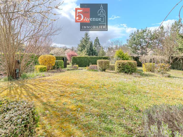 Maison Avilly-Saint-Léonard - 5 chambres - 160m²