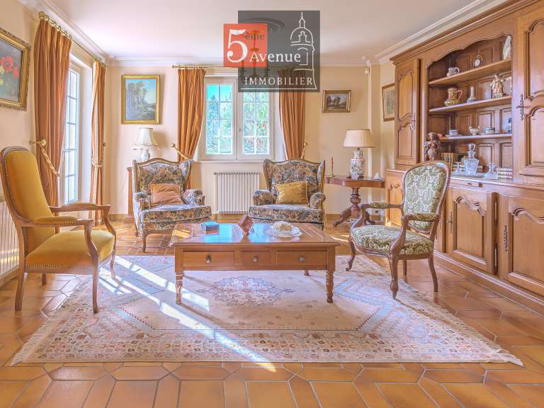 Maison Avilly-Saint-Léonard - 5 chambres - 160m²