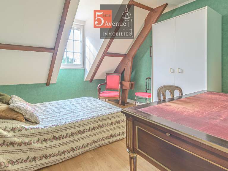 Maison Avilly-Saint-Léonard - 5 chambres - 160m²