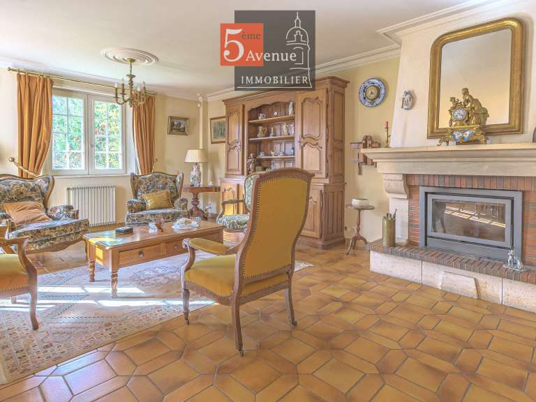 Maison Avilly-Saint-Léonard - 5 chambres - 160m²