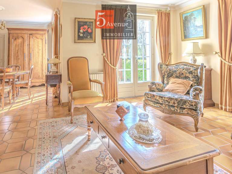 Maison Avilly-Saint-Léonard - 5 chambres - 160m²