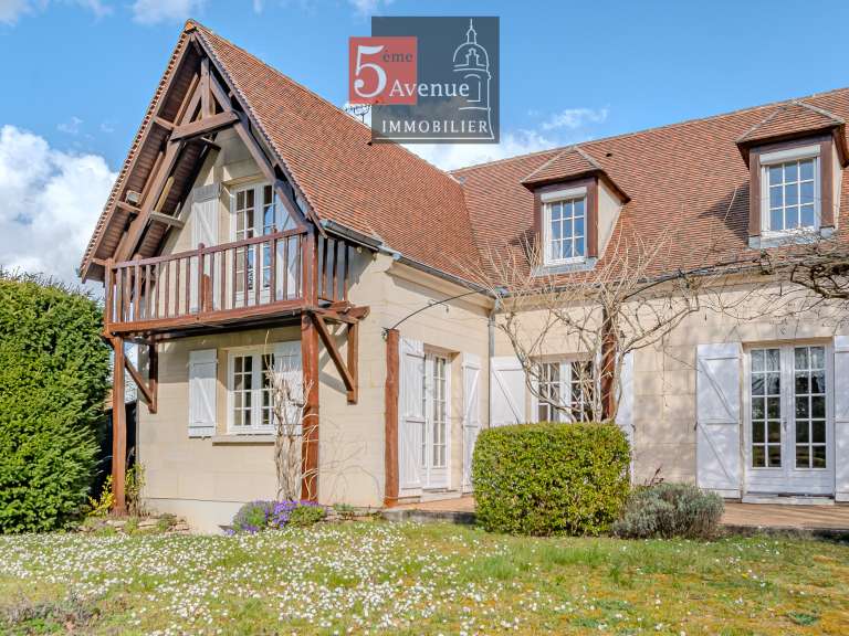 Maison Avilly-Saint-Léonard - 5 chambres - 160m²