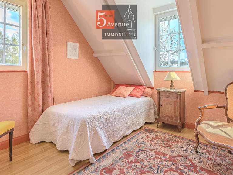 Maison Avilly-Saint-Léonard - 5 chambres - 160m²
