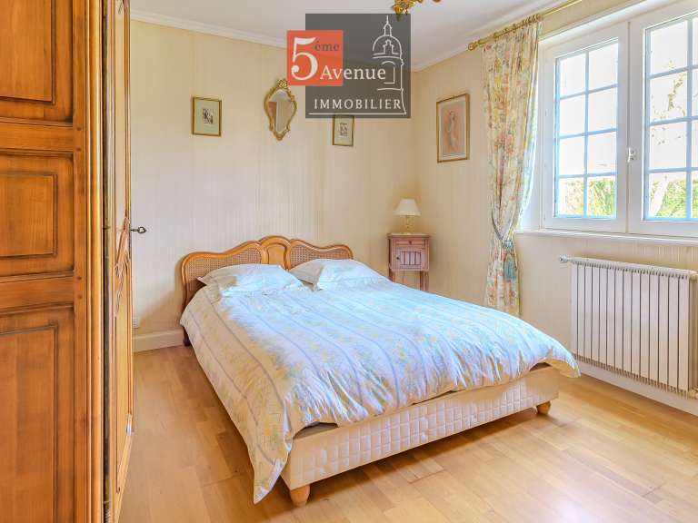 Maison Avilly-Saint-Léonard - 5 chambres - 160m²