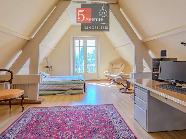 Maison Avilly-Saint-Léonard - 5 chambres - 160m²