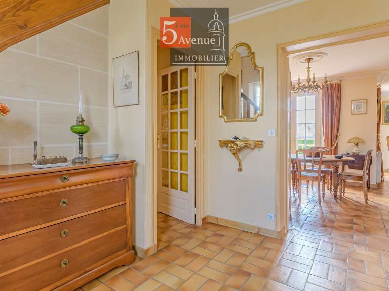 Maison Avilly-Saint-Léonard - 5 chambres - 160m²