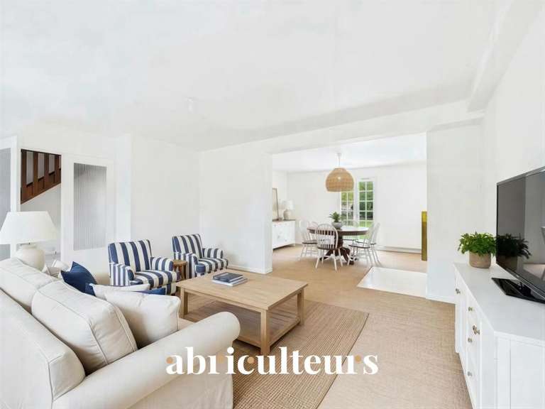 Maison Avilly-Saint-Léonard - 4 chambres - 150m²