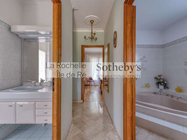 Maison Aytré - 5 chambres - 240m²