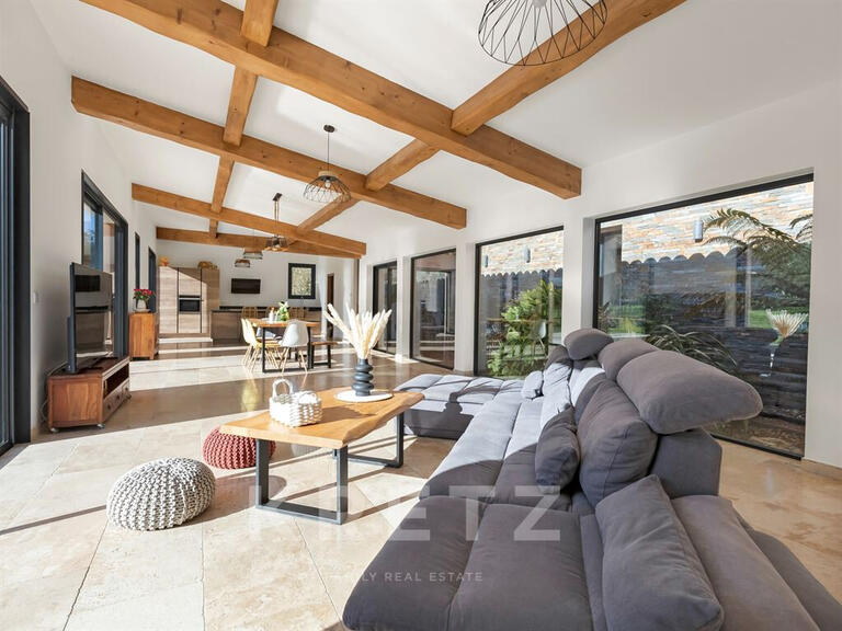 Maison Bagnols-en-Forêt - 8 chambres - 390m²