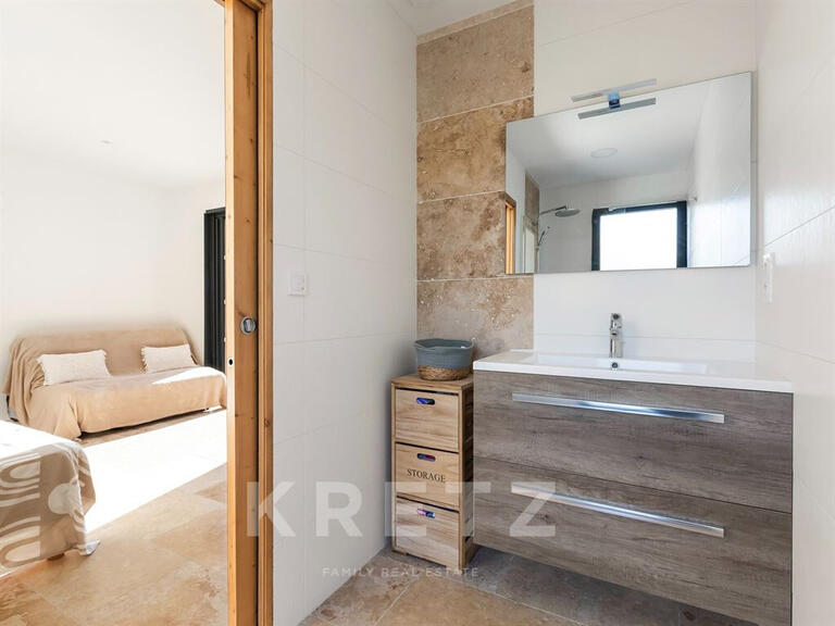 Maison Bagnols-en-Forêt - 8 chambres - 390m²