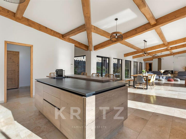 Maison Bagnols-en-Forêt - 8 chambres - 390m²