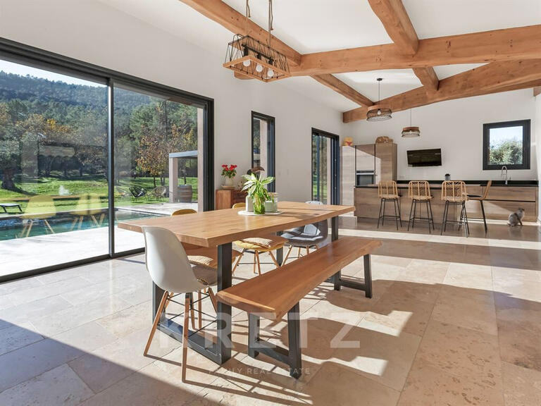 Maison Bagnols-en-Forêt - 8 chambres - 390m²