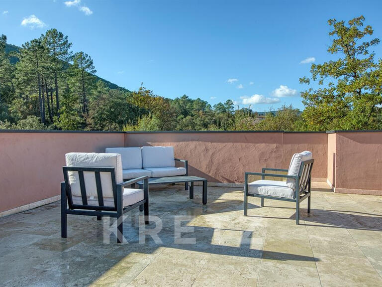 Maison Bagnols-en-Forêt - 8 chambres - 390m²