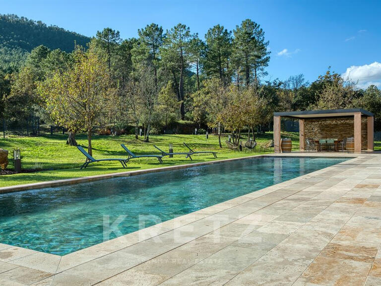 Maison Bagnols-en-Forêt - 8 chambres - 390m²