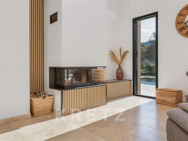 Maison Bagnols-en-Forêt - 8 chambres - 390m²