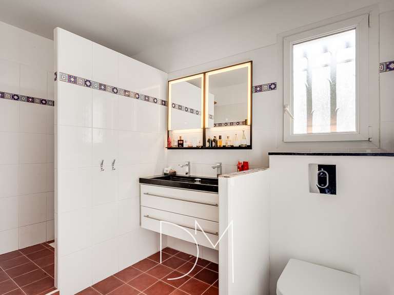 Maison Bagnols-en-Forêt - 4 chambres - 210m²