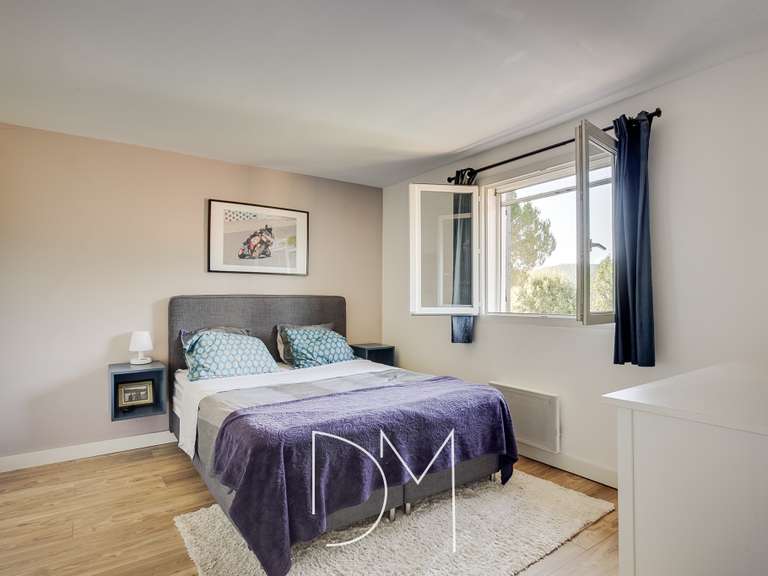 Maison Bagnols-en-Forêt - 4 chambres - 210m²