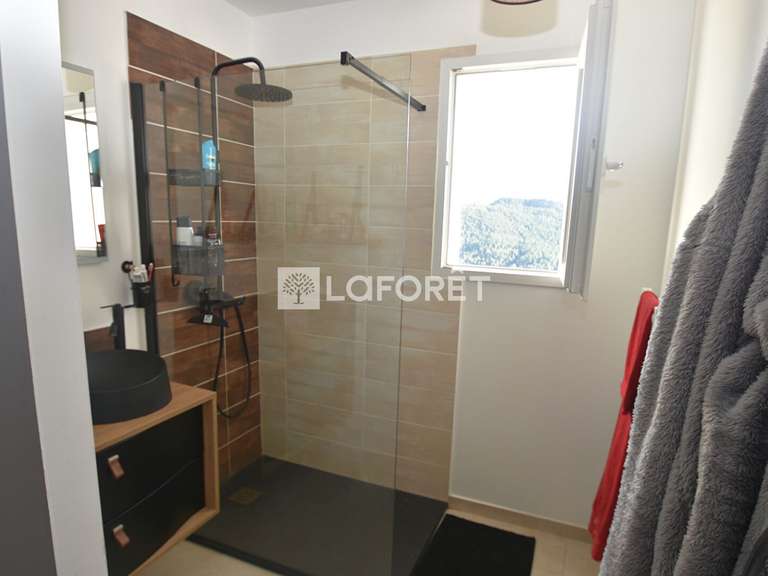 House Bagnols-en-Forêt - 3 bedrooms - 109m²