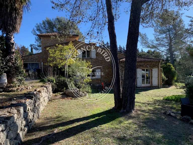 Maison Bagnols-en-Forêt - 8 chambres - 300m²