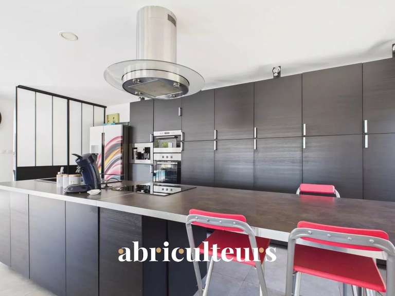 Maison Bagnols-en-Forêt - 3 chambres - 186m²