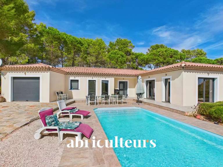 Maison Bagnols-en-Forêt - 3 chambres - 186m²