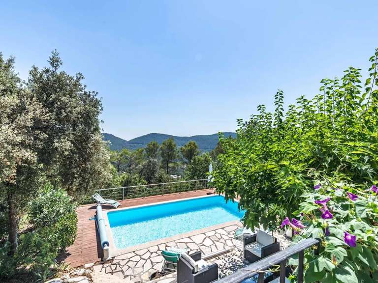 Maison Bagnols-en-Forêt - 3 chambres - 135m²