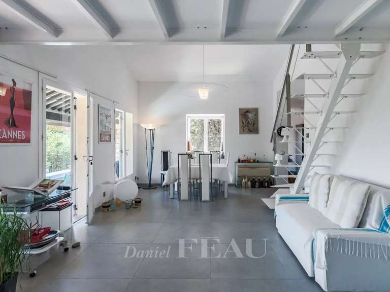 Maison Bagnols-en-Forêt - 3 chambres - 135m²