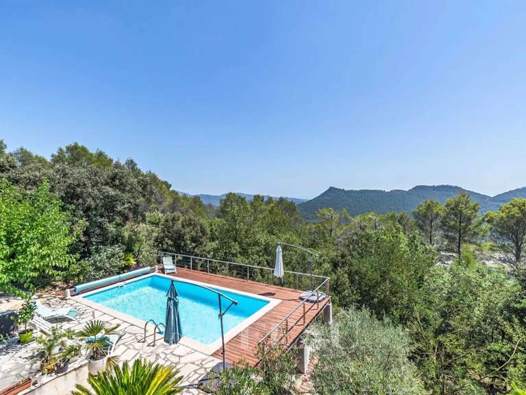 Maison Bagnols-en-Forêt - 3 chambres - 135m²